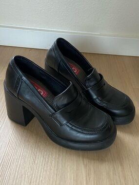 Vintage Black Platform Block Heel Loafers size 6 leather grunge